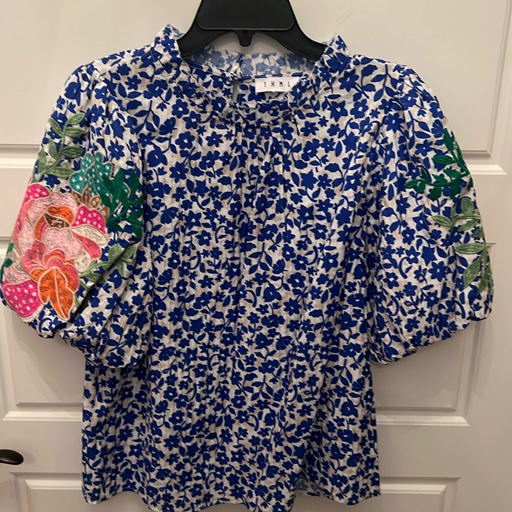 Ladies THML applicaqued short sleeve top